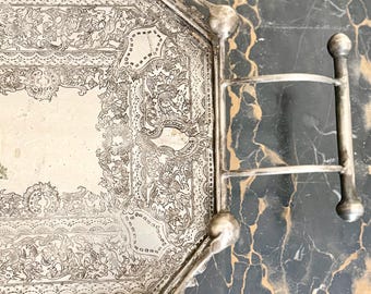 Bandeja antigua única de plata grabada con asas