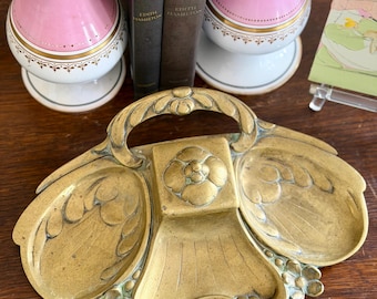 Tintero/bandeja de tocador Art Nouveau de latón macizo antiguo