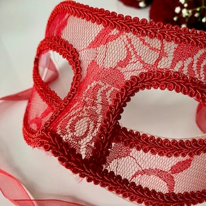 Luxurious Red Lace Eye Mask Venetian Ball Party Roleplay Cosplay Fancy Dress