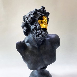 Laocoon Sculpture: Gold Skull Bust, Gothic Roman Statue
