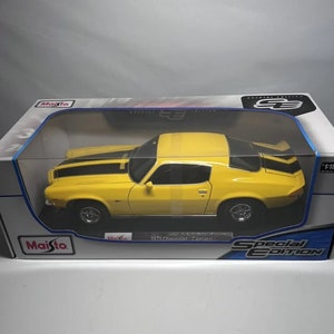 1971 Chevrolet Camaro Yellow Black Stripes Maisto 1:18 Diecast SE New In Box