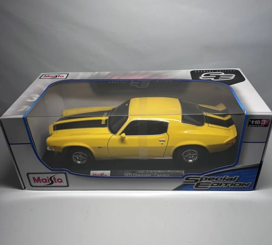 Maisto 1:18 SE 1971 Camaro Z28 Die-cast Model | Costco
