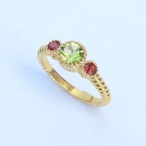 Natural Peridot & Garnet Engagement Ring–Vintage January and August Dual Birthstone Ring-Textured Art Nouveau Sterling Silver Ring