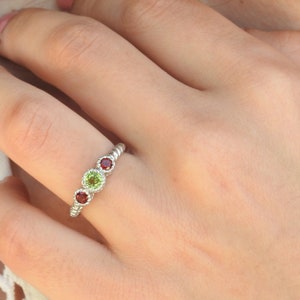 Vintage January and August Dual Birthstone Ring - Natural Peridot & Garnet Engagement Ring – Textured Art Nouveau Sterling Silver Ring