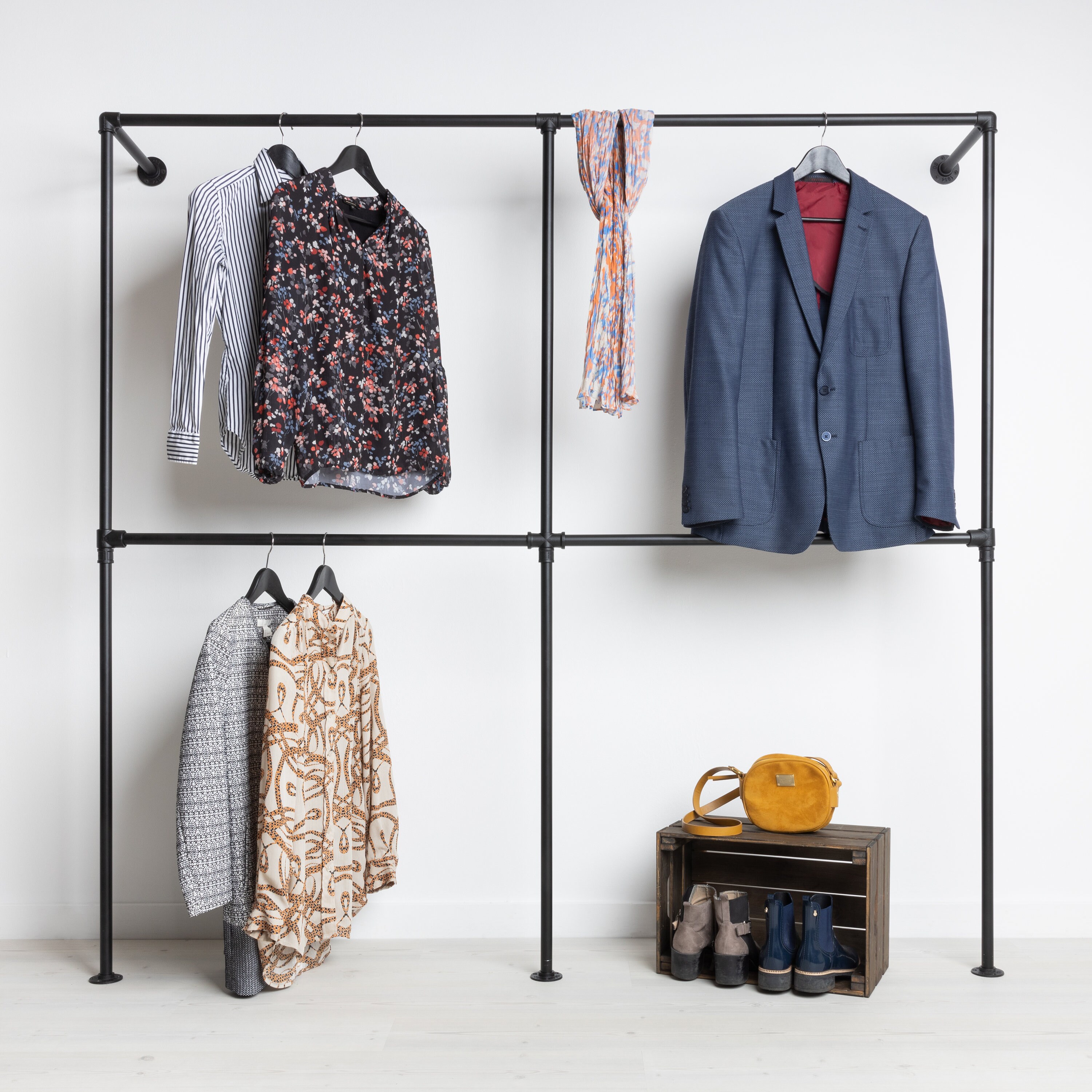 Portant Industriel Eike Noir - Dressing Montage Mural Design Livraison Prête À Monter