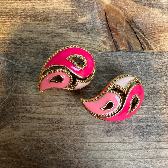 Vintage Paisley Clip On Earrings in Light and Dar… - image 2