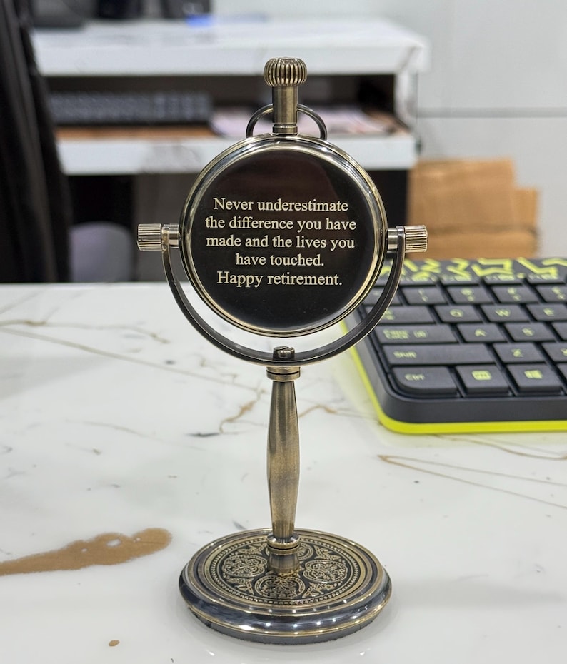 Regalo de jubilación para hombres, reloj de escritorio personalizado, regalo corporativo, regalos de jubilación para jefes, regalos de jubilación para profesores, reloj de mesa retro. imagen 7