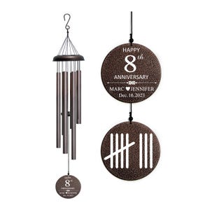 8-årsjubileumspresent, personlig vindspel för årsdag, årsdagspresent till maken, 8 graverade räknemärken, 8-års bröllopsdag