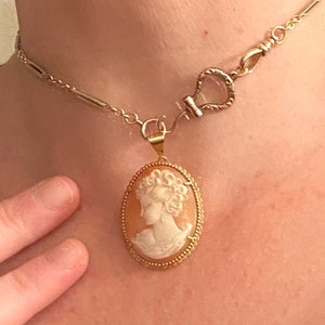18k Yellow Gold and Pink Shell Vintage Cameo | French Hallmarks | Excellent Condition