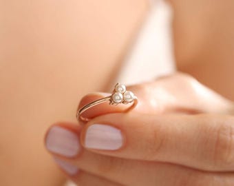 Pearl Ring, Minimalist Ring,14k Solid Gold Pearl Engagement Ring with Tiny Diamond, Stunning Freshwater Pearl Ring