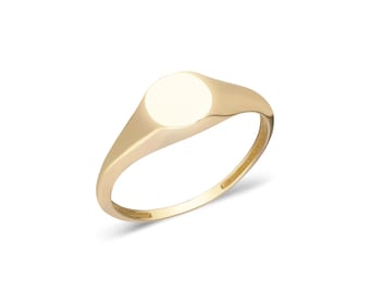 Circle Signet Ring,Solid Gold Engraved Signet Ring,Engraved Circle Signet Ring,Valentine's Day,Mother's Day Gift,Women Personalized Ring