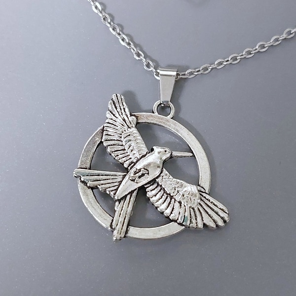 Le collier Hunger Games. Mockingjay la Victoire. Collier de cosplay Katniss Everdeen. Pendentif Oiseau Vintage sur chaîne en acier inoxydable de 2 mm. 38-60 cm