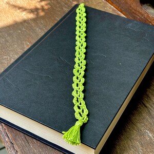Mini Scallop Crocheted Bookmark – Handmade Yarn Bookmark with Tassel – Soft and Dainty Textured Bookmark for Books & Journals