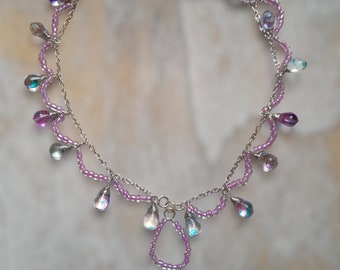 Collier ras de cou en perles violettes en forme de larme, breloques multicolores, 17"