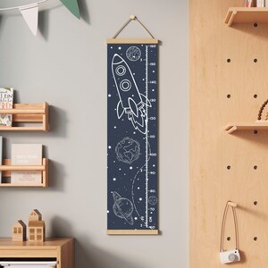 Messlatte für Kinder - Messlatte auf Leinwand mit hängendem Holzrahmen - Weltall Kinderzimmer Dekor - Geschenk für Jungen - Grundschule