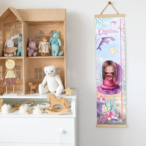 Aangepaste naam hoogtetabel met schattige babyzeemeermin voor speelkamer met pastel oceaanthema, nautische aquarel muurdecoratie peuter meisje roze slaapkamer