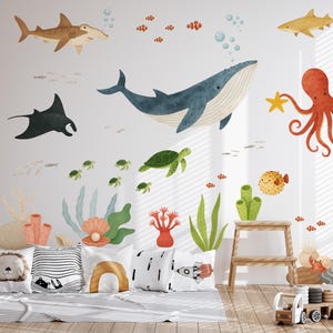 Vinilos decorativos con temática marina para la habitación del bebé, pegatinas de pared con motivos oceánicos: ballena, tiburón, tortuga, pez globo, manta raya.