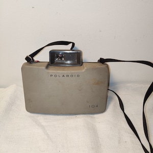 Vintage 1960s Polaroid 104 Land Camera Set with Flash 268 and Instruction Manual - Retro Photography