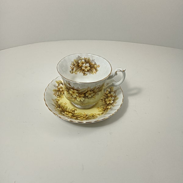 A set of vintage Royal Albert bone china teacup and saucers, floral pattern, melody series dust, replacement, collectible, decorative, gift