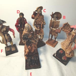 Figurki z papieru mache wykonane ręcznie w stylu vintage z meksykańskiej sztuki ludowej - dekoracyjne rzeźby kolekcjonerskie
