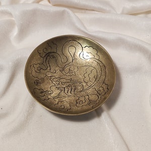 Vintage asiatische Messingschüssel mit eingraviertem Drachenmuster - Sammlerstück chinesisches Schmuckstück zur Dekoration