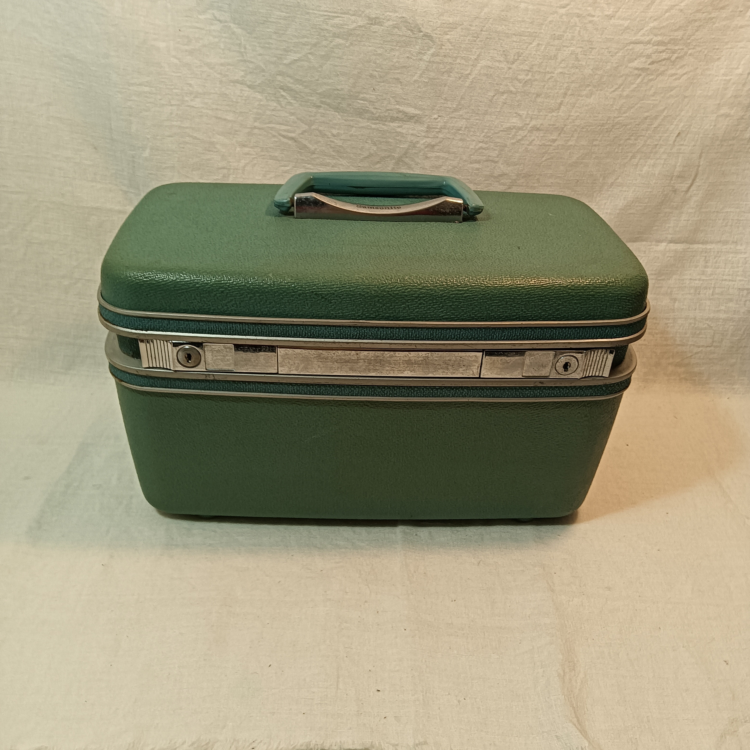 Vintage Samsonite Silhouette Makeup Train Case: Retro Travel