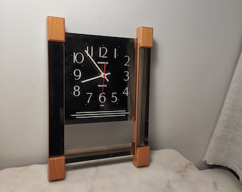 Reloj colgante de pared de cuarzo Moments, reloj rectangular de vidrio y marco de madera, decoración del hogar, regalo para ella o para él, hecho en Canadá