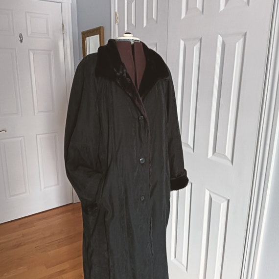 Vintage Utex black women long coat, faux fur lini… - image 3