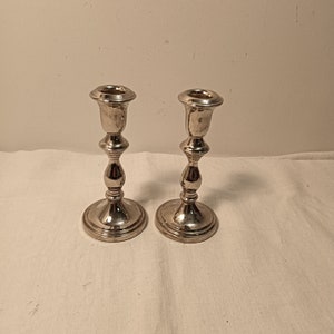 A set of 2 silver plated candlestick, candle holder set, decorative, diningtable decor, gift ideas