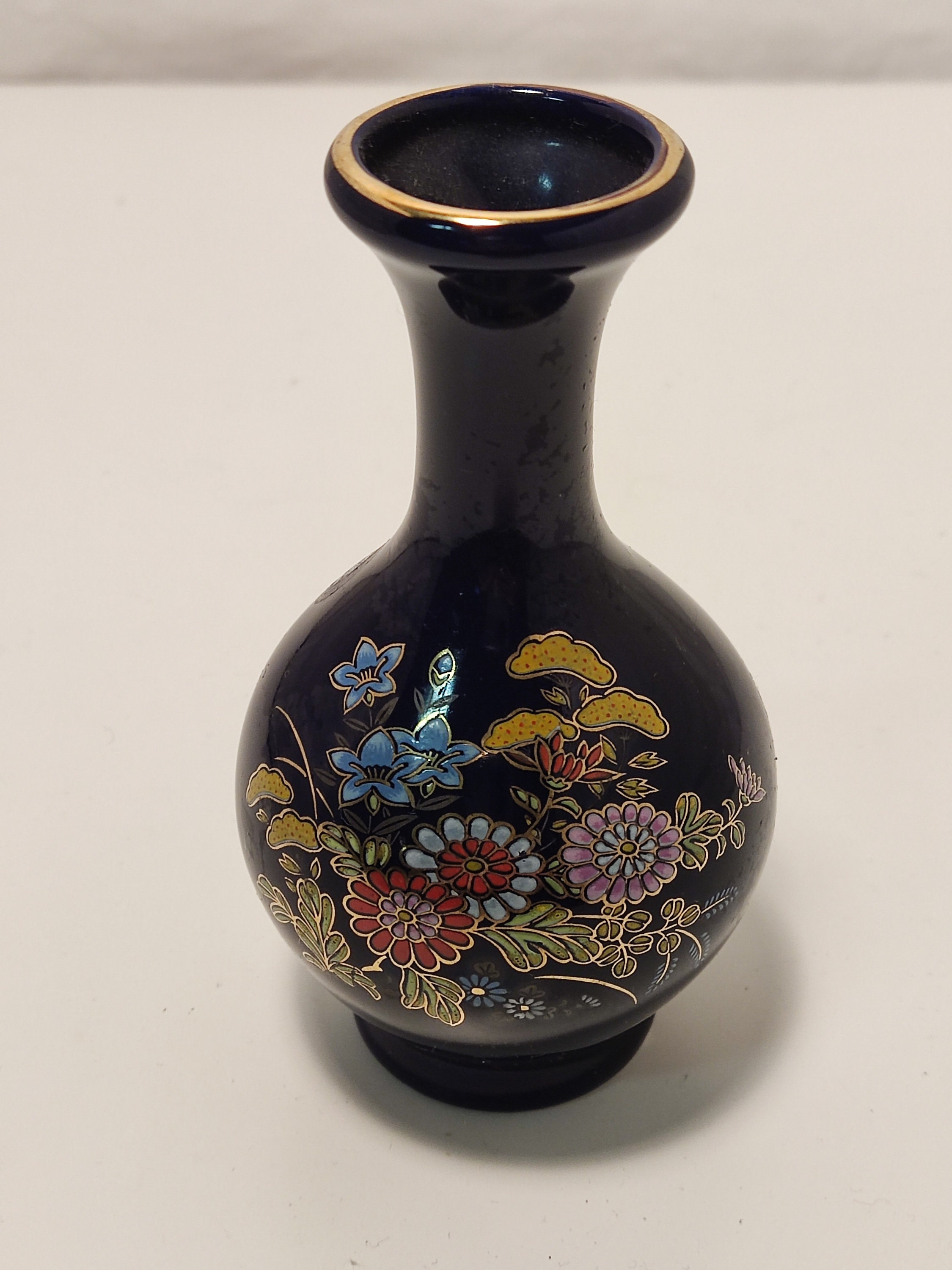 ヴィンテージの日本製コバルト磁器の花瓶：金箔の花飾り - Etsy 日本