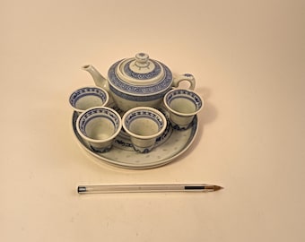 Vintage Blue White Porcelain Tea Set – Chinese Export Rice Grain Teapot, Cups, Tray