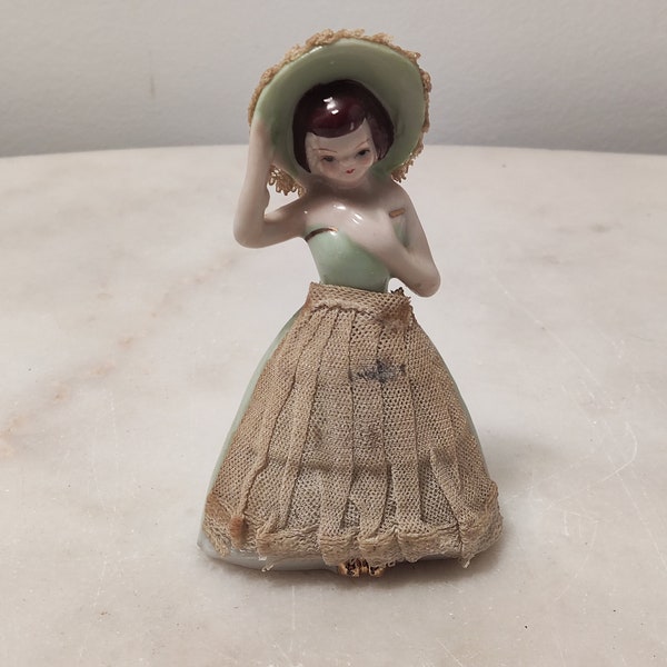 Figura de niña de cerámica de exportación japonesa vintage, falda de encaje almidonada, mini figura, decoración de la casa de muñecas, regalo para ella, firmado