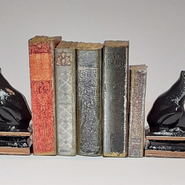 Pair of Black Art Deco Ornamental Frog Bookends with 5 books for Dolls House, Diorama, Room, Library.  1/12 Scale or 1/24 Scale.