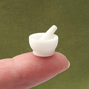 Dockhusminiatyrmortel och mortelstöt, köksapotekare, örtkunskap, örter och kryddor. Realistisk skala 6, 12 eller 24. Vitt eller granitutseende.