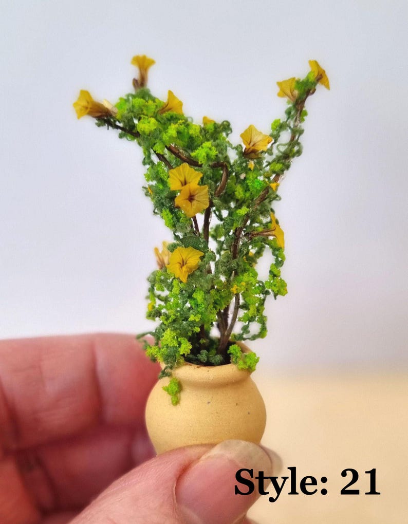Miniaturas de flores para casa de bonecas em vasos. Escala 1/12 e 1/24. Vasos de cerâmica ou barro com aparência envelhecida e realista. Flores, botões, samambaias, rosas. Style: 21