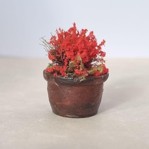 Miniaturas de flores para casa de bonecas em vasos. Escala 1/12 e 1/24. Vasos de cerâmica ou barro com aparência envelhecida e realista. Flores, botões, samambaias, rosas. imagem 20