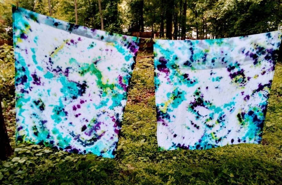 How to Tie-Dye a Bull's-Eye Design - Happy and Blessed Home