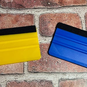 Felt edged squeegee tool