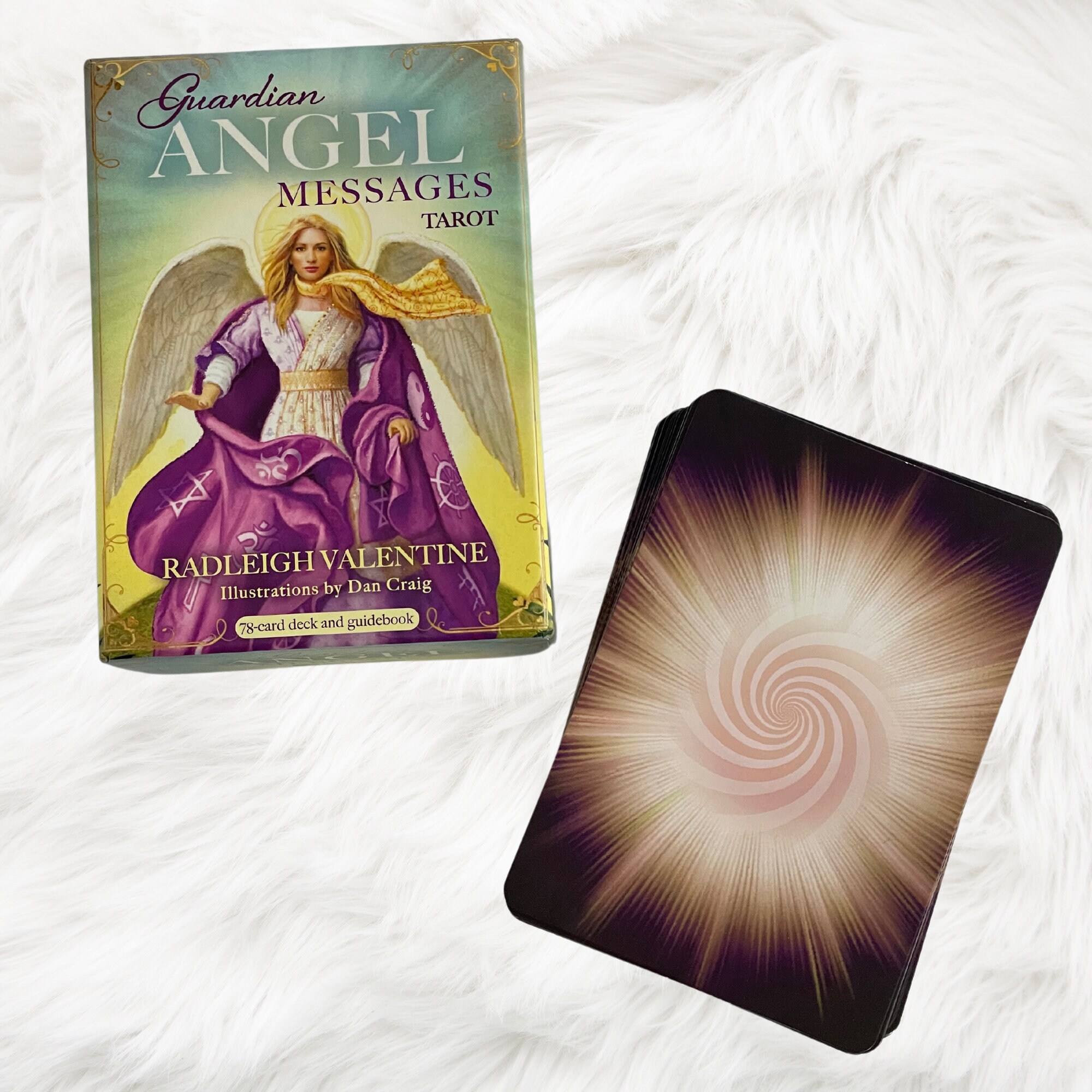 【正規品　タロットカード】 GUARDIAN ANGEL TAROT CARDS Guardian Angel Tarot Cards 78 Card Deck & Book Doreen Virtue