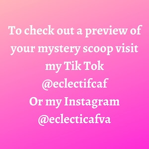 K&ouml;nnte beinhalten: Rosa und wei&szlig;er Text auf einem rosa Farbverlaufshintergrund. Der Text lautet: Um eine Vorschau deines Mystery Scoop zu sehen, besuche meinen Tik Tok @eclectifcaf oder meinen Instagram @eclecticafva
