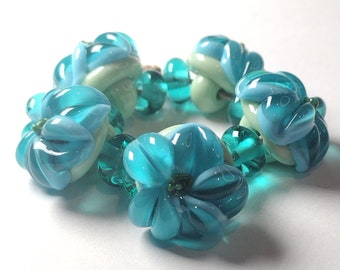 Mint green and teal floral lampwork glass bead set - Jolene Beads - glass art - unique jewellery design - colourful round glass beads