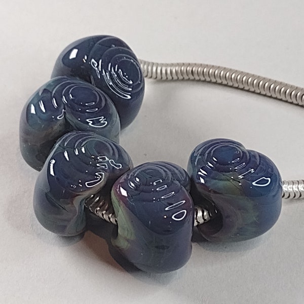 Grand trou coeur cercle perles de charme bleu sarcelle - trou de 5 mm - perles de verre au chalumeau pour bracelets à breloques, lacets de chaussures, tresses - cadeau unique