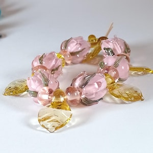 Pink rose bud lampwork glass bead set - Jolene Beads - glass art - unique jewellery design - colourful round glass beads