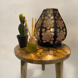 Marokkanische Messing Tischlampe, Handgemachte Kundenspezifische Tischleuchte, Zeitgenössische Messinglampe, Marokkanisches Traditionelles Massives Messinglicht, Marokkanisches Wohndekor