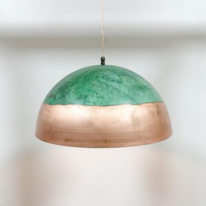 Luminária pendente com cúpula de cobre verde pátina, luminária de teto em latão Atlas, luminária rústica de ilha de cozinha em latão marroquino para decoração boho ou de fazenda