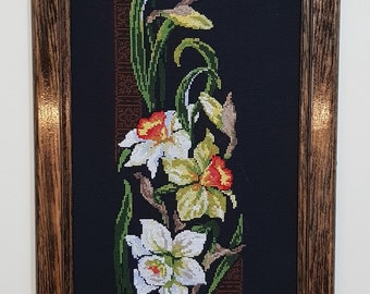 手刺繍のアイリスの花模様オーナメント 2