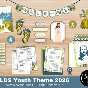 Könnte beinhalten: Ein Pinnwand-Kit mit dem Thema "Walk With Me". Das Kit enthält ein Banner, dekorative Elemente und bedruckbare Seiten. Die Farbpalette umfasst Blau-, Grün- und Gelbtöne. Das Kit ist für Jugendaktivitäten konzipiert und enthält den Text "LDS Youth Theme 2026".