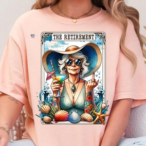 La carte de tarot de la retraite PNG drôle Glam vieille dame PNG Clipart rétro plage tarot design cocktail tarot sublimation plan de retraite numérique