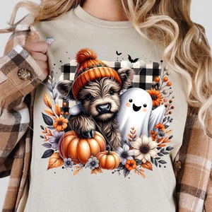Fantasma de vaca fofo de outono PNG, camiseta de vaca de outono assustadora PNG, especiarias de abóbora de Halloween PNG, design de sublimação de fantasma Boo digital