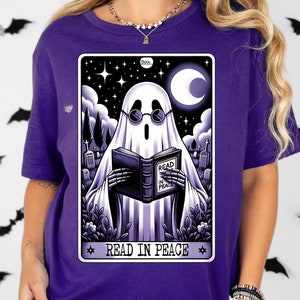 Fantôme lisant des livres carte de tarot png amoureux des livres rétro halloween tarot chemise png mignon livre fantôme nerd png lire en paix clipart numérique
